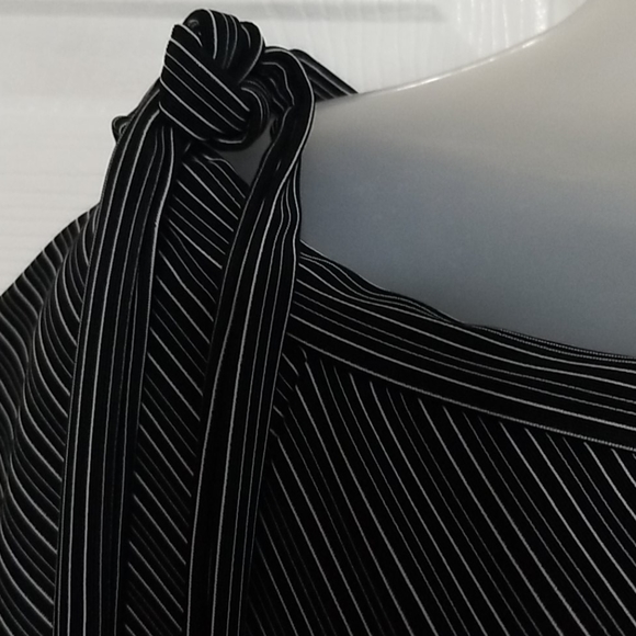 Studio Y Top - Picture 4 of 7